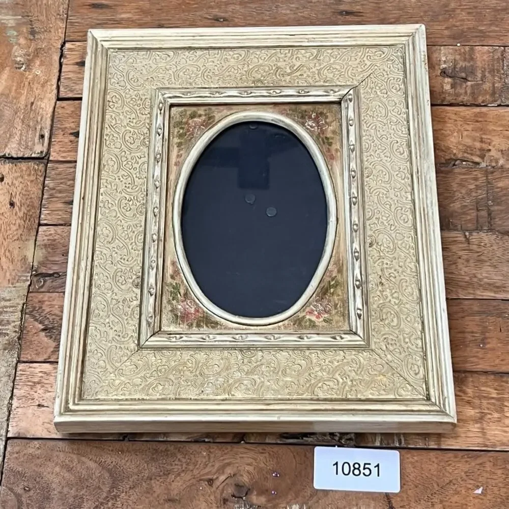 Vintage Hallmark Picture Frame Gilded Wood Construction Decorative Oval Embossed